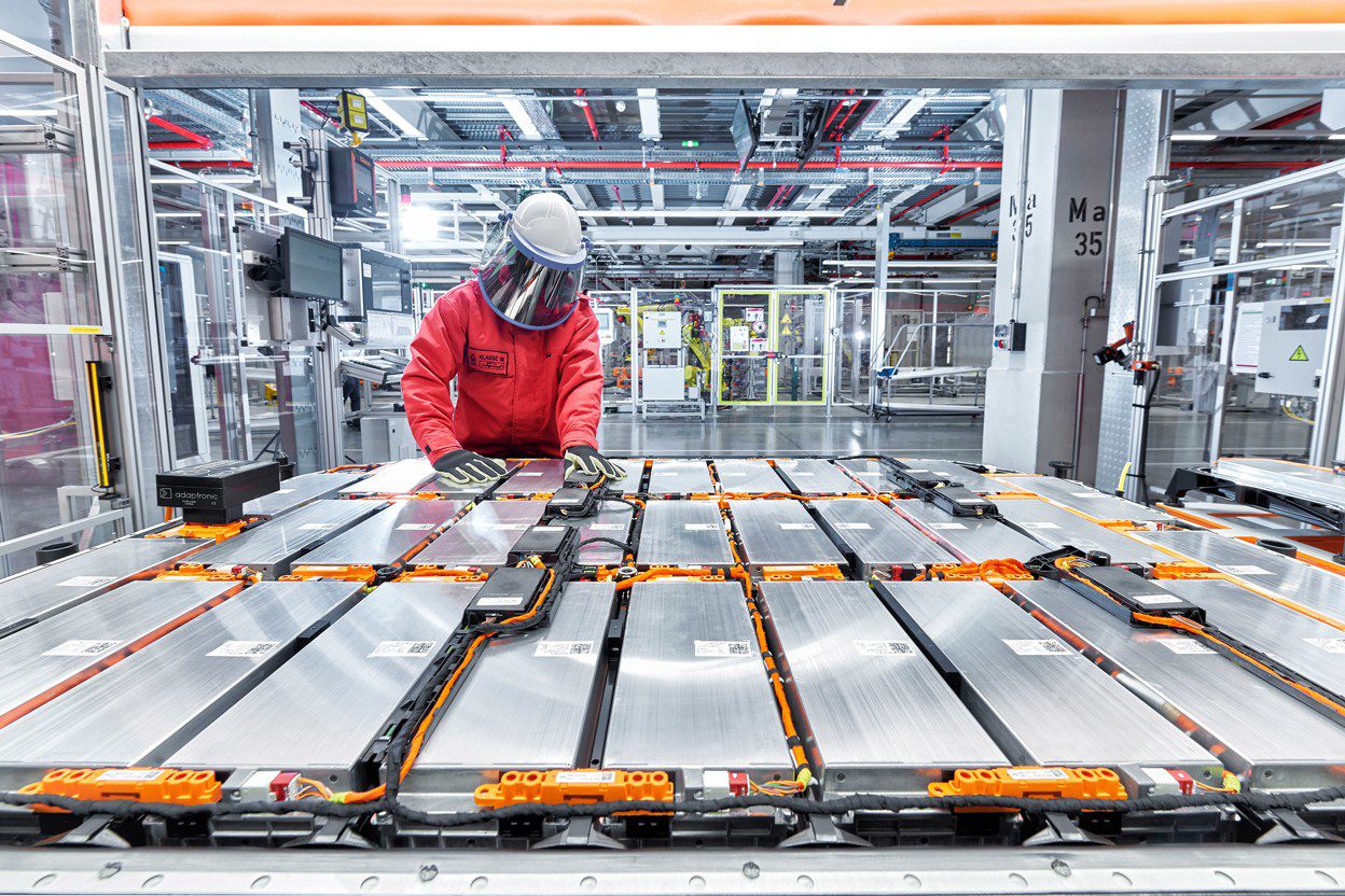 Batteries for an electric car are assembled. Credit: Audi AG